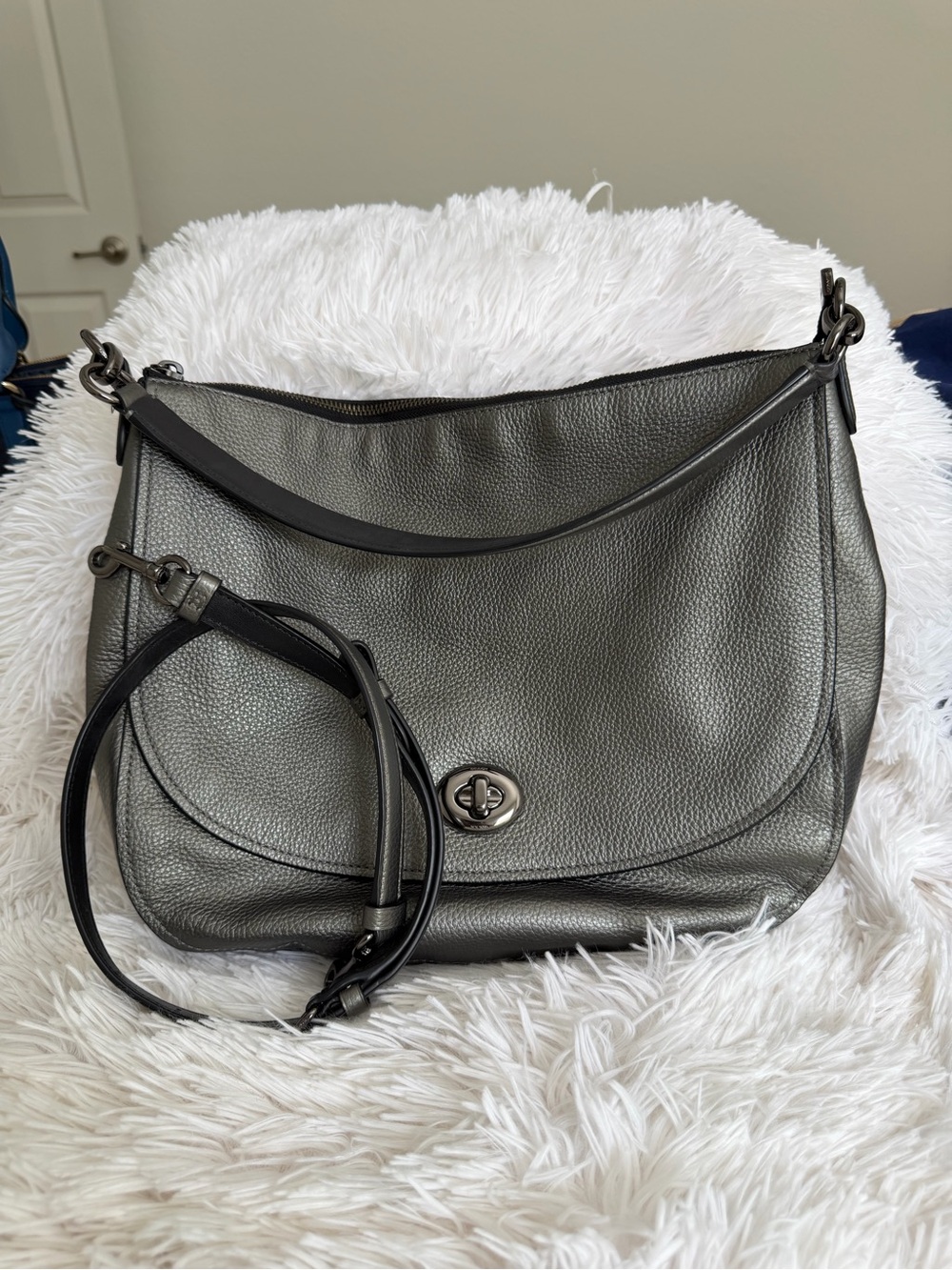 Coach Turnlock Hobo Metallic Gunmetal Pebbled Leather Convertible Bag 24771 EUC